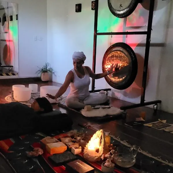Terapia de sonido individual con cuencos de cristal y gong en Envigado