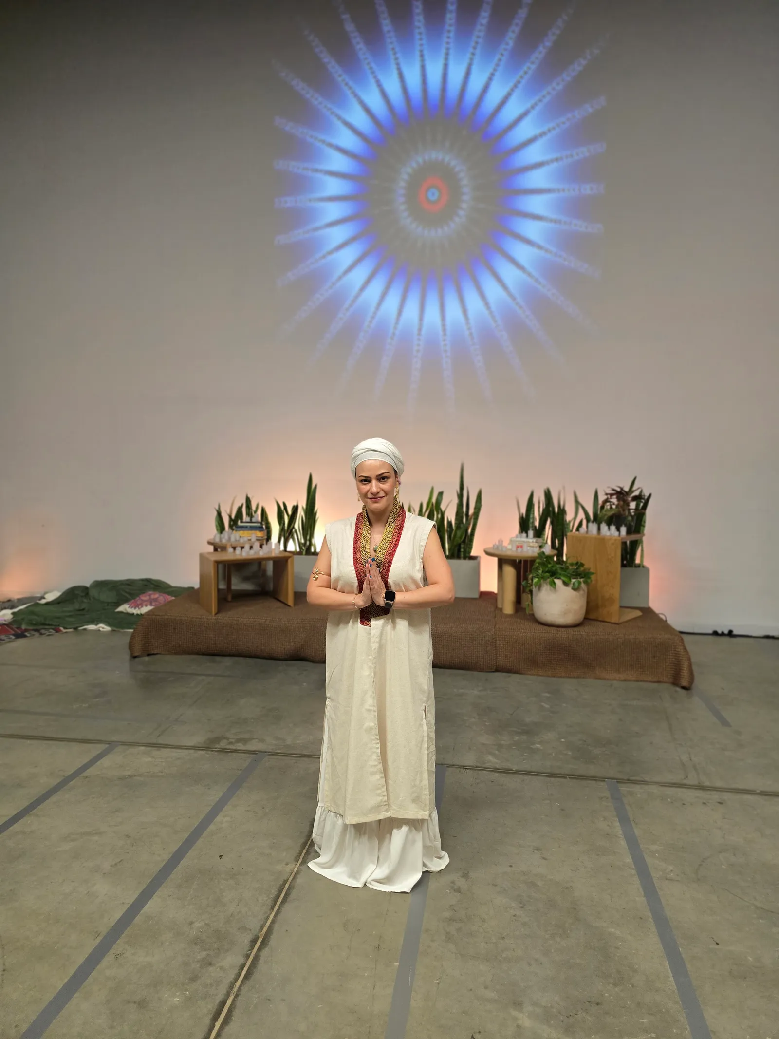 Marce Anahata en la Puja de Gong Comfama 2025, en el Claustro Comfama