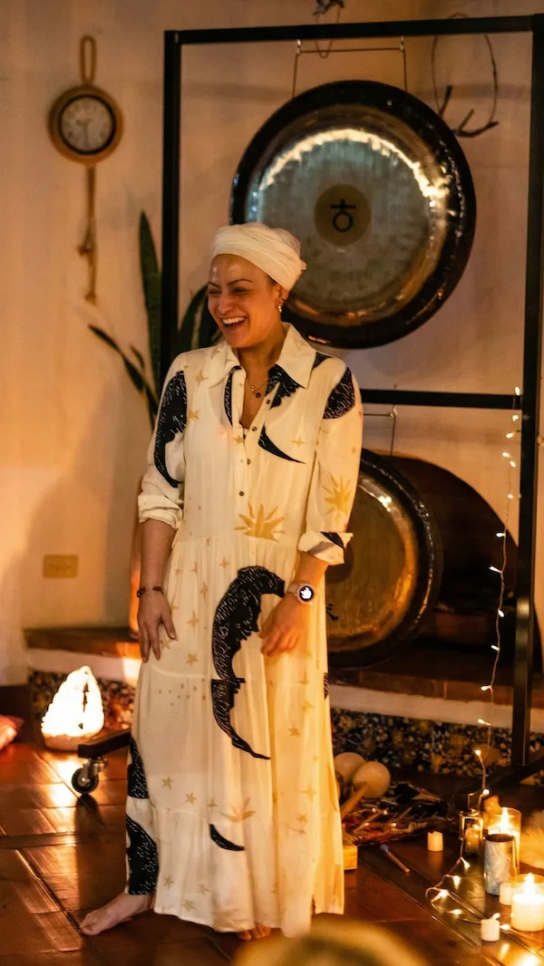 Marce Anahata — terapeuta de sonido certificada en Medellín