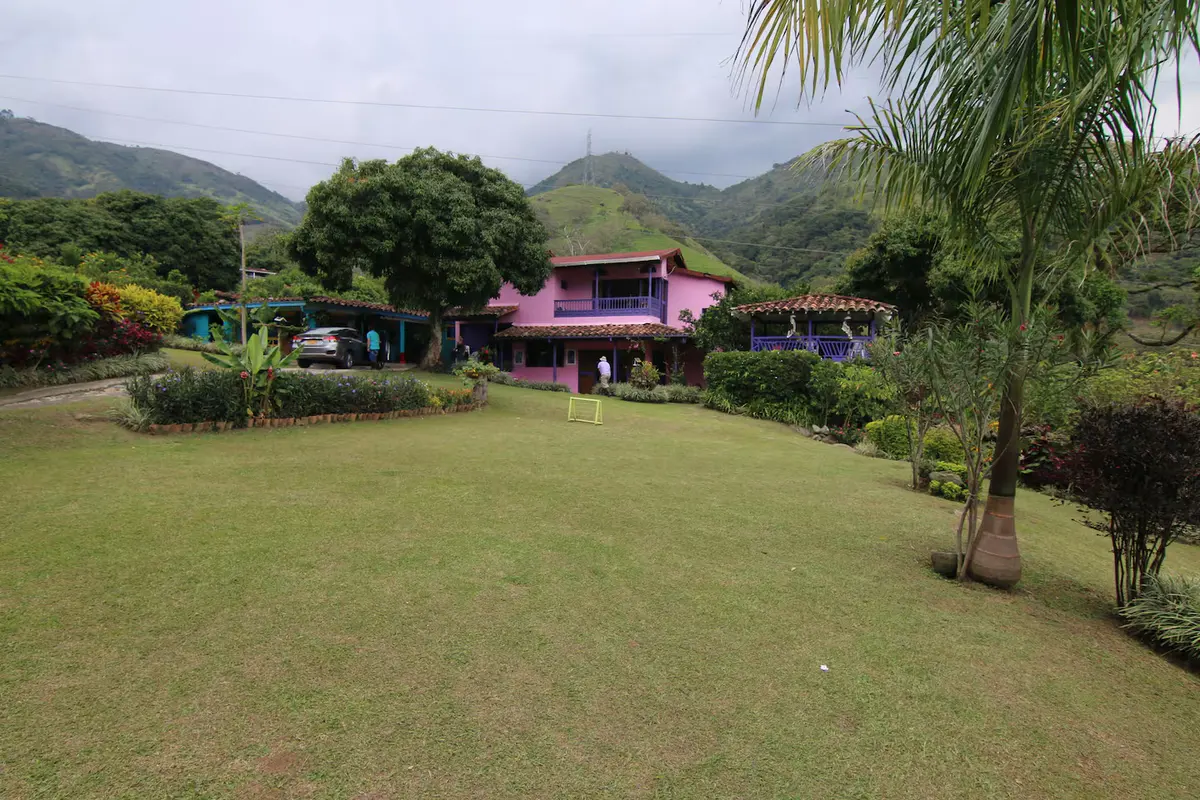 Casa tradicional antioqueña de la finca en Barbosa